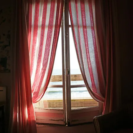La Louis, La Rose, Vue Mer, Bed & Breakfast *